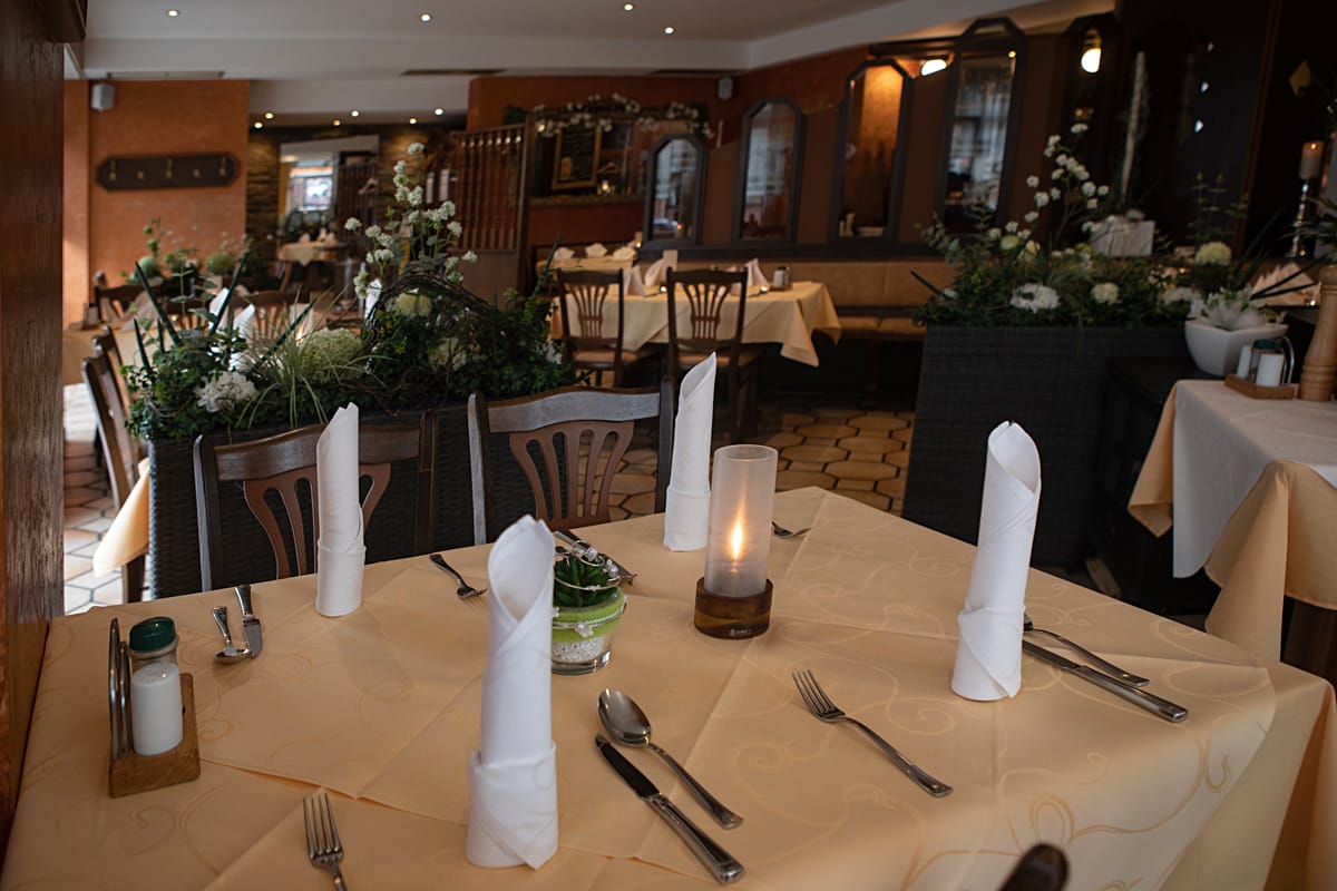 90 Sitzplätze im Restaurant Nick's Steakhouse